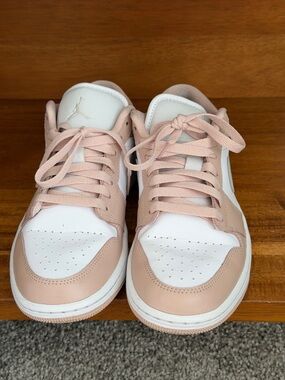 Air Jordan 1 Low “Particle Beige” | Women’s US 9 | DC0774-120